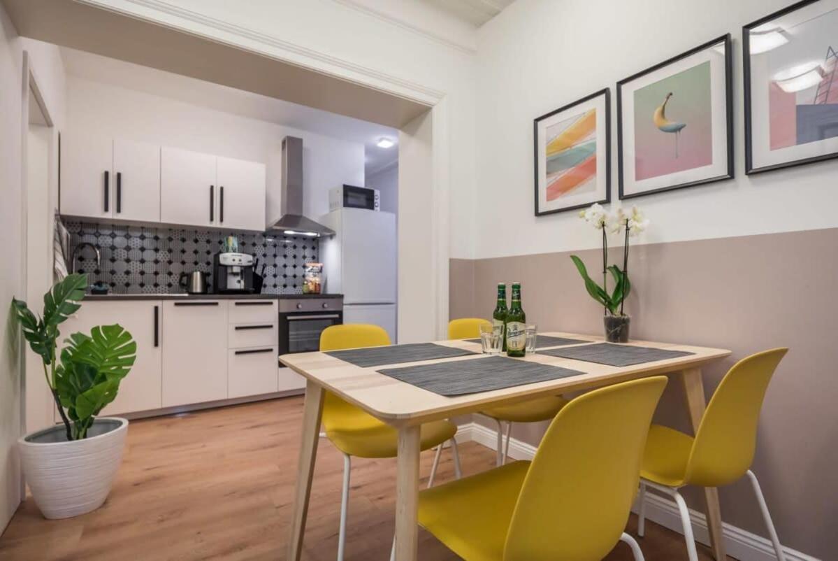 Charming Apartment In Prime Location Hamburg Exterior photo